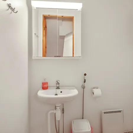 Aquahovi B6 By Interhome * Леви